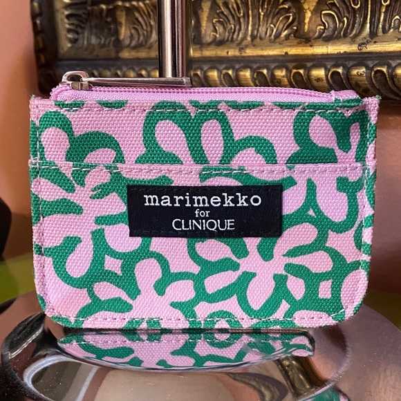 Clinique + Marimekko Accessories - Marimekko for Clinique Pink and Green Card Holder Wallet NWOT 4.5x3